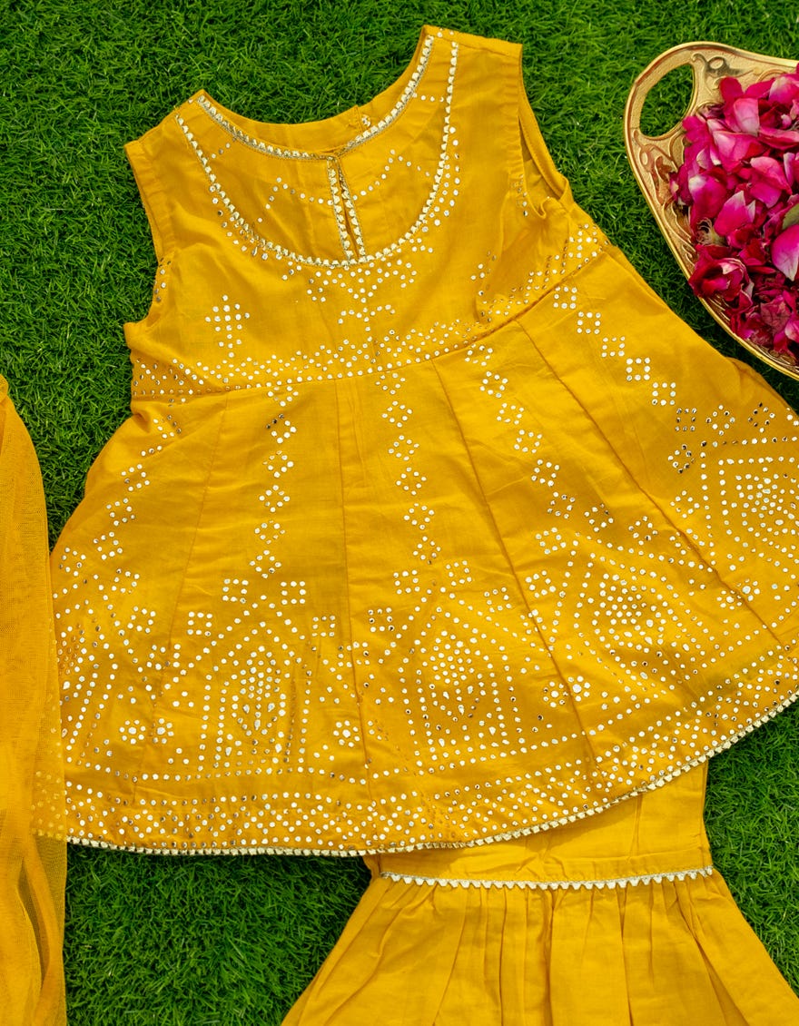 YELLOW DYED INFANT GIRL STITCHED | JIK-S-JGKL-23-1567