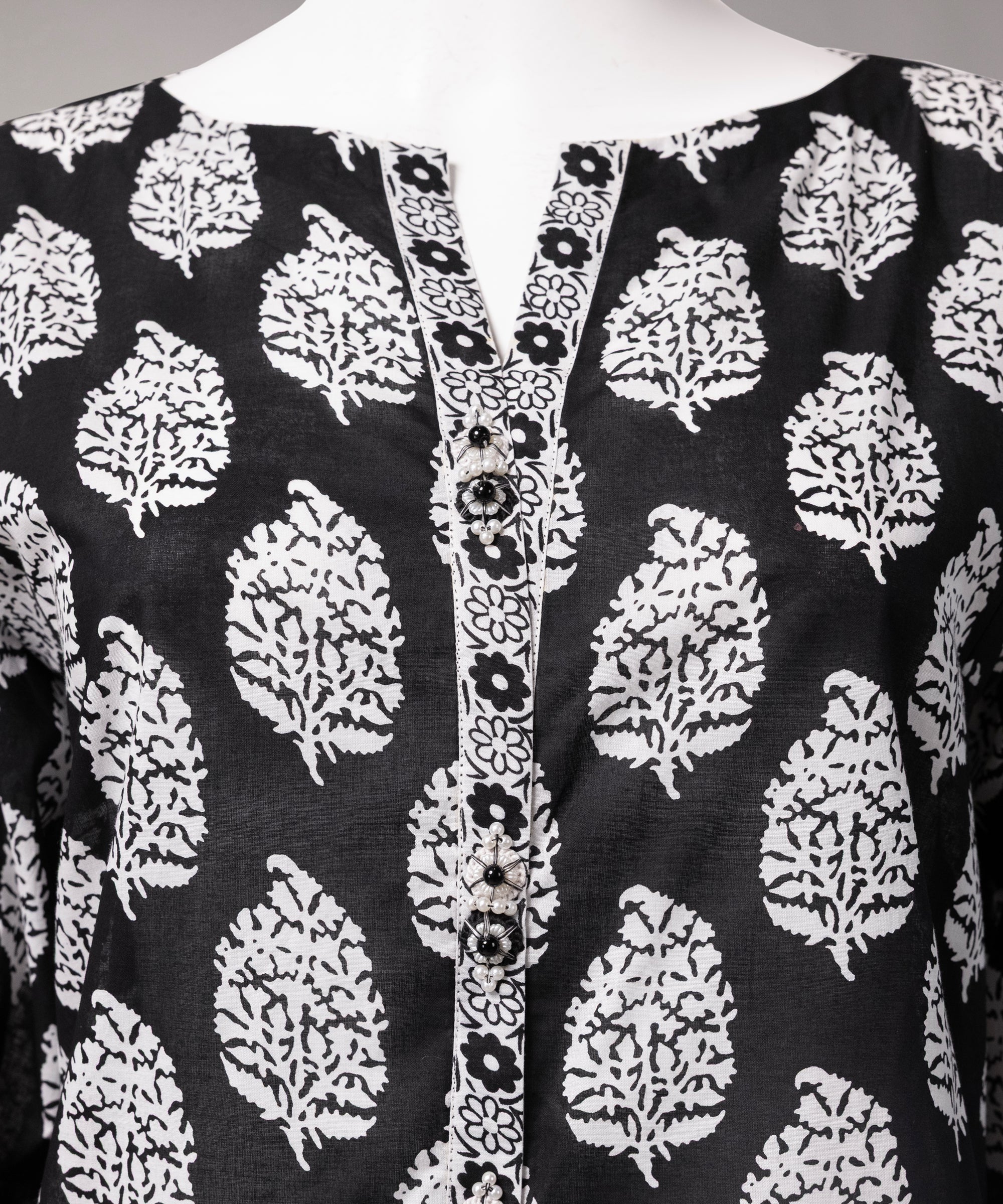 Black Lawn Printed Unstitched 3Pc