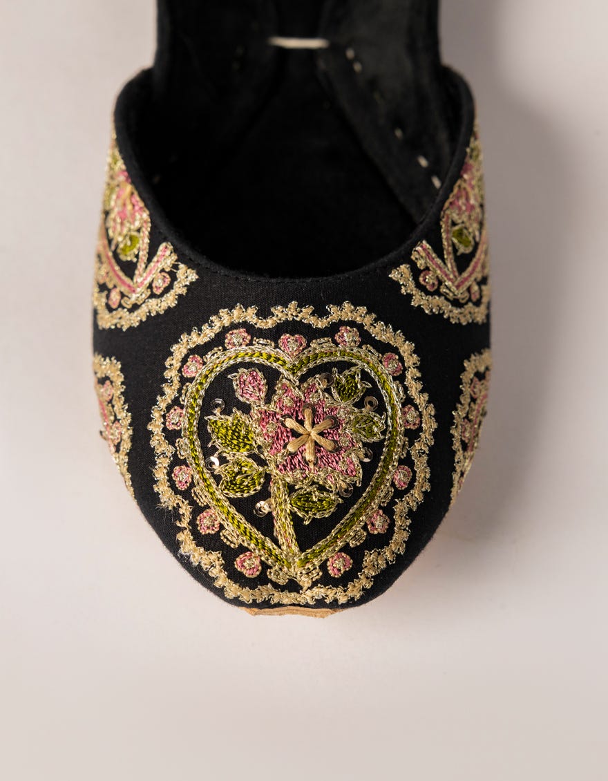 BLACK KHUSSA