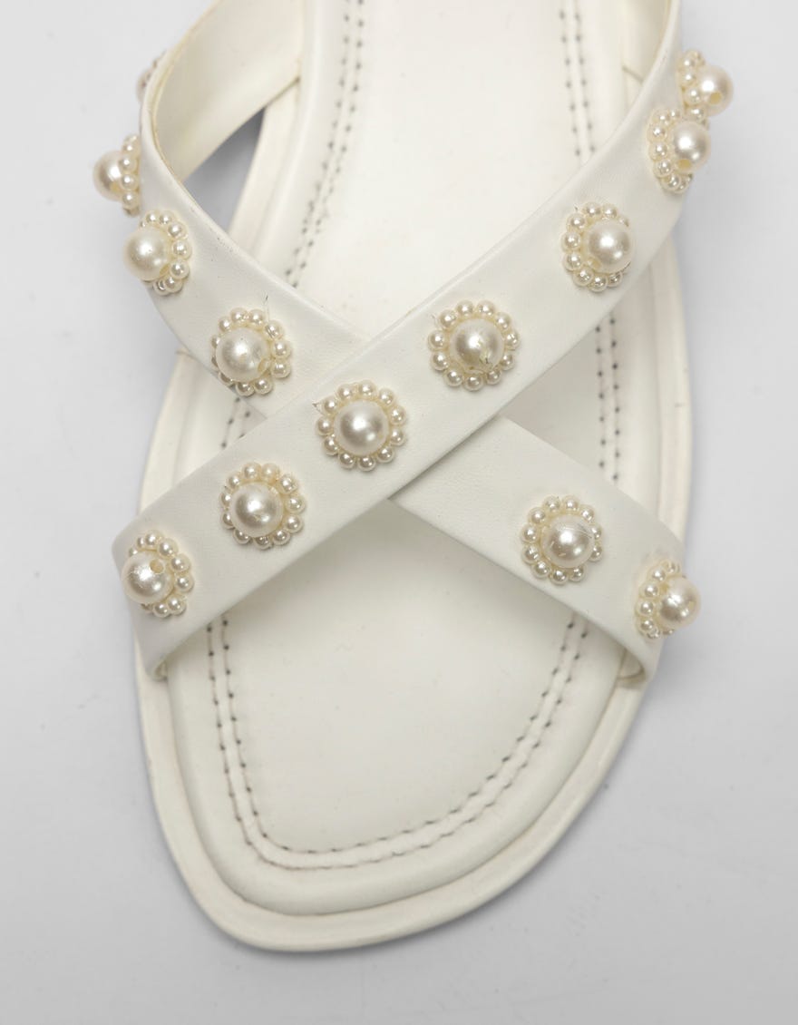 WHITE KOLHAPURI