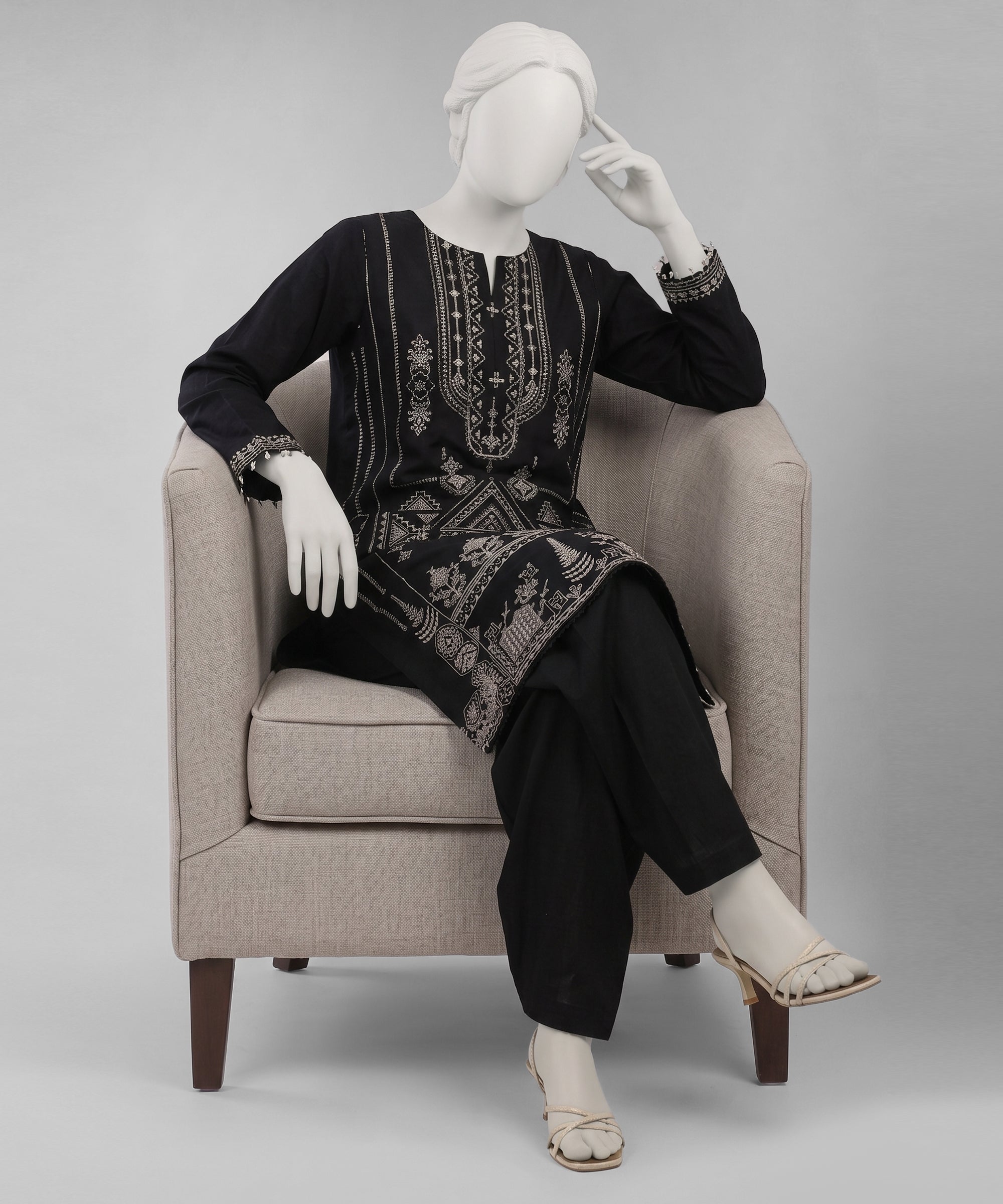 Black Lawn Embroidered Unstitched 2Pc