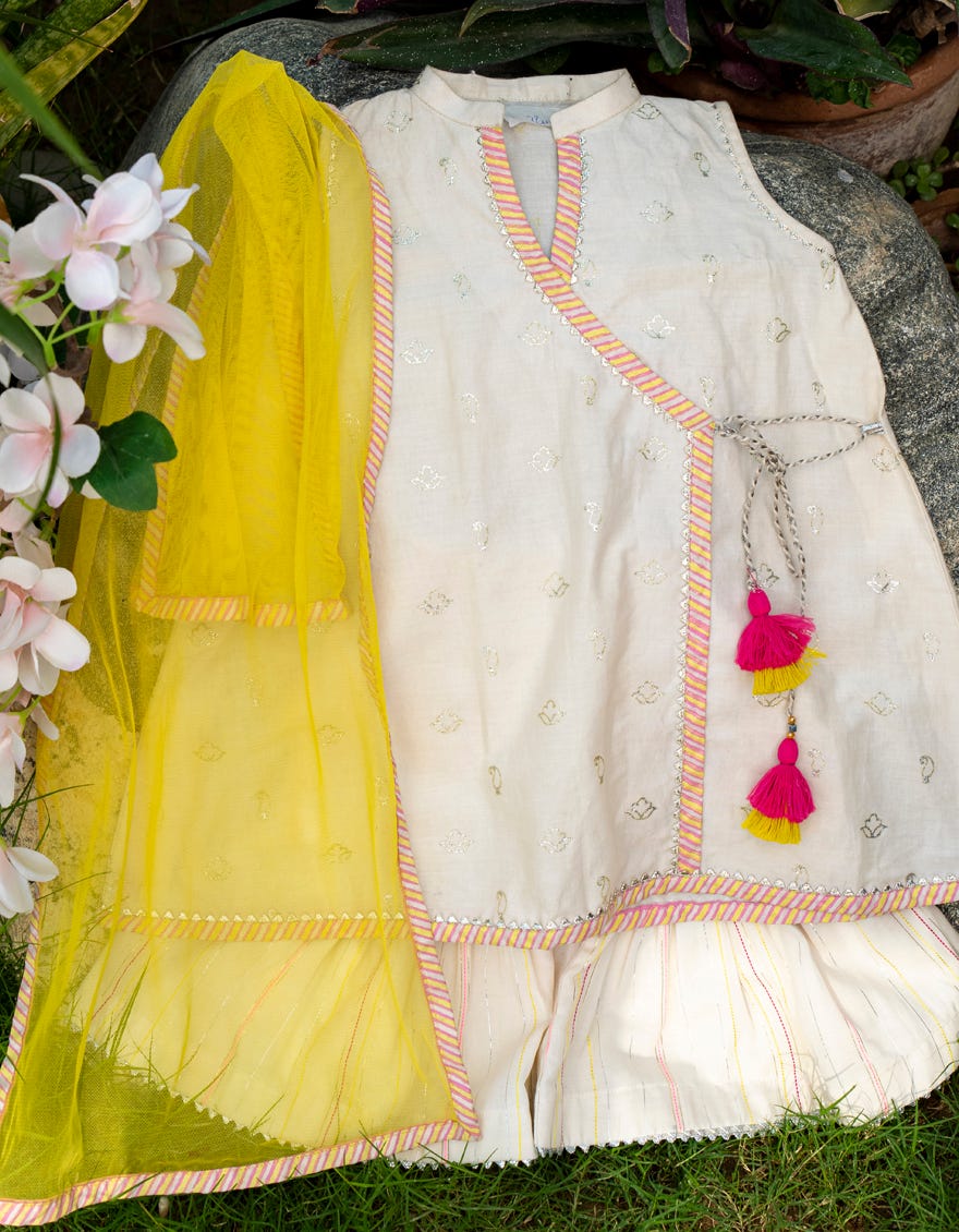Off White Lawn Infant Girl 3 Piece | Jik-S-Jgin-23-057