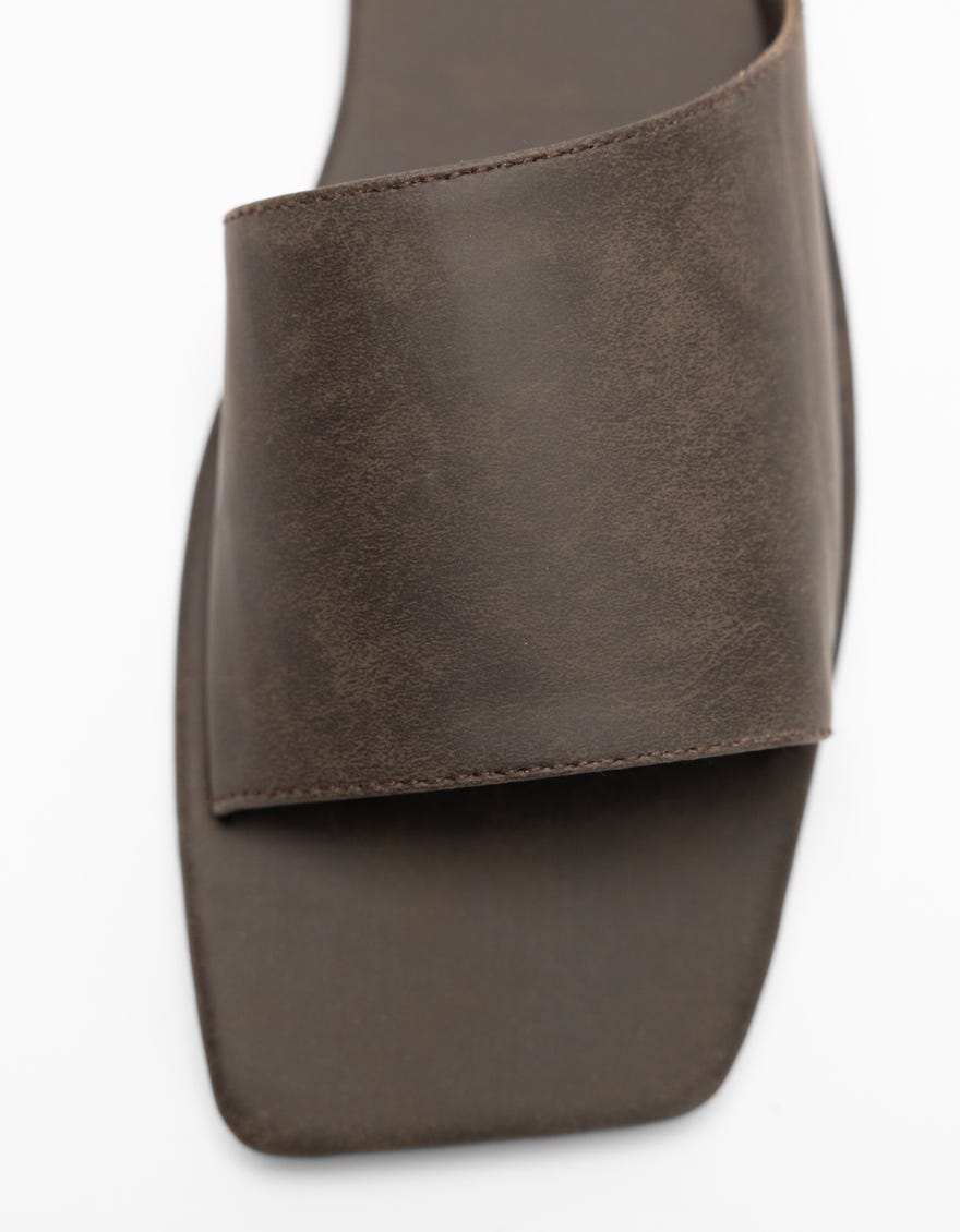 BROWN CHAPPAL