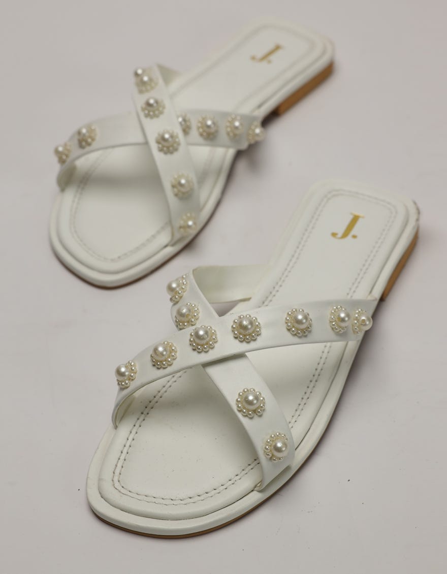 WHITE KOLHAPURI